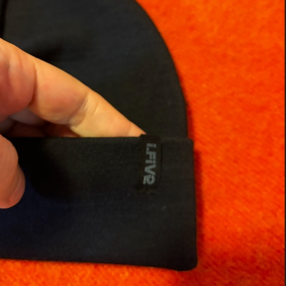 Minimalist black unisex fine knit merino wool blend tuque hat beanie NWT - Picture 3 of 9